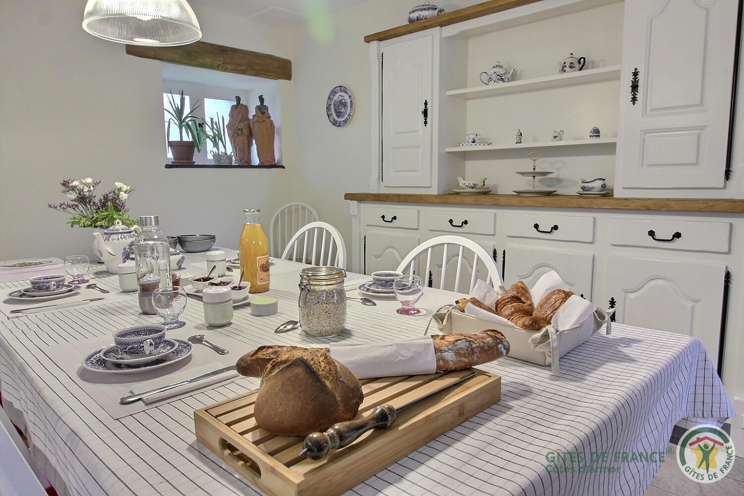 Le Parfum Des Fleurs Bed & Breakfast Plussulien Exterior foto