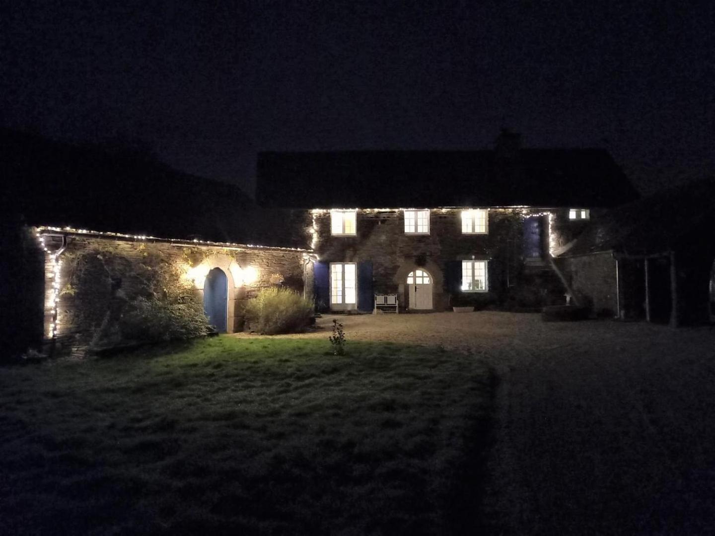 Le Parfum Des Fleurs Bed & Breakfast Plussulien Exterior foto