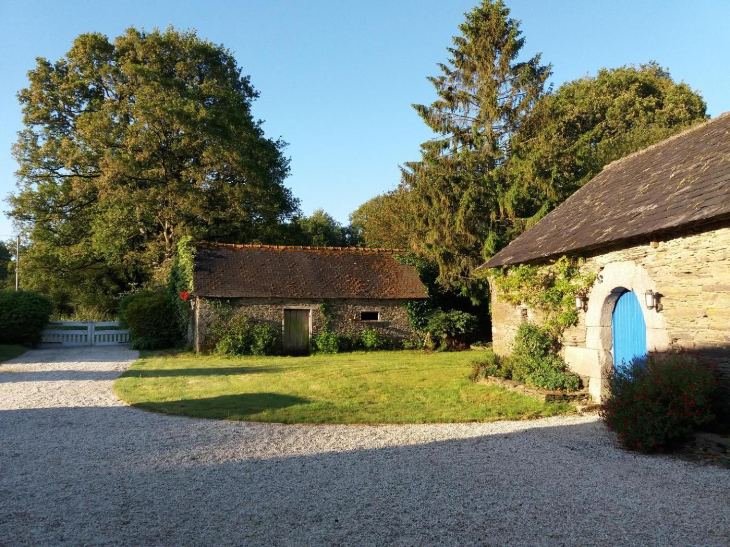 Le Parfum Des Fleurs Bed & Breakfast Plussulien Exterior foto